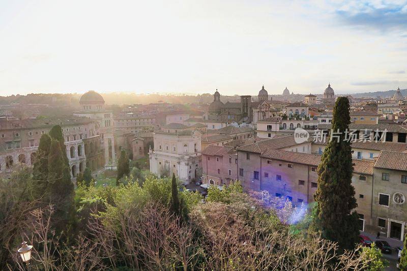 意大利圣吉米尼亚诺(SAN gimignano)的景色，以意大利罗马首都罗马为背景